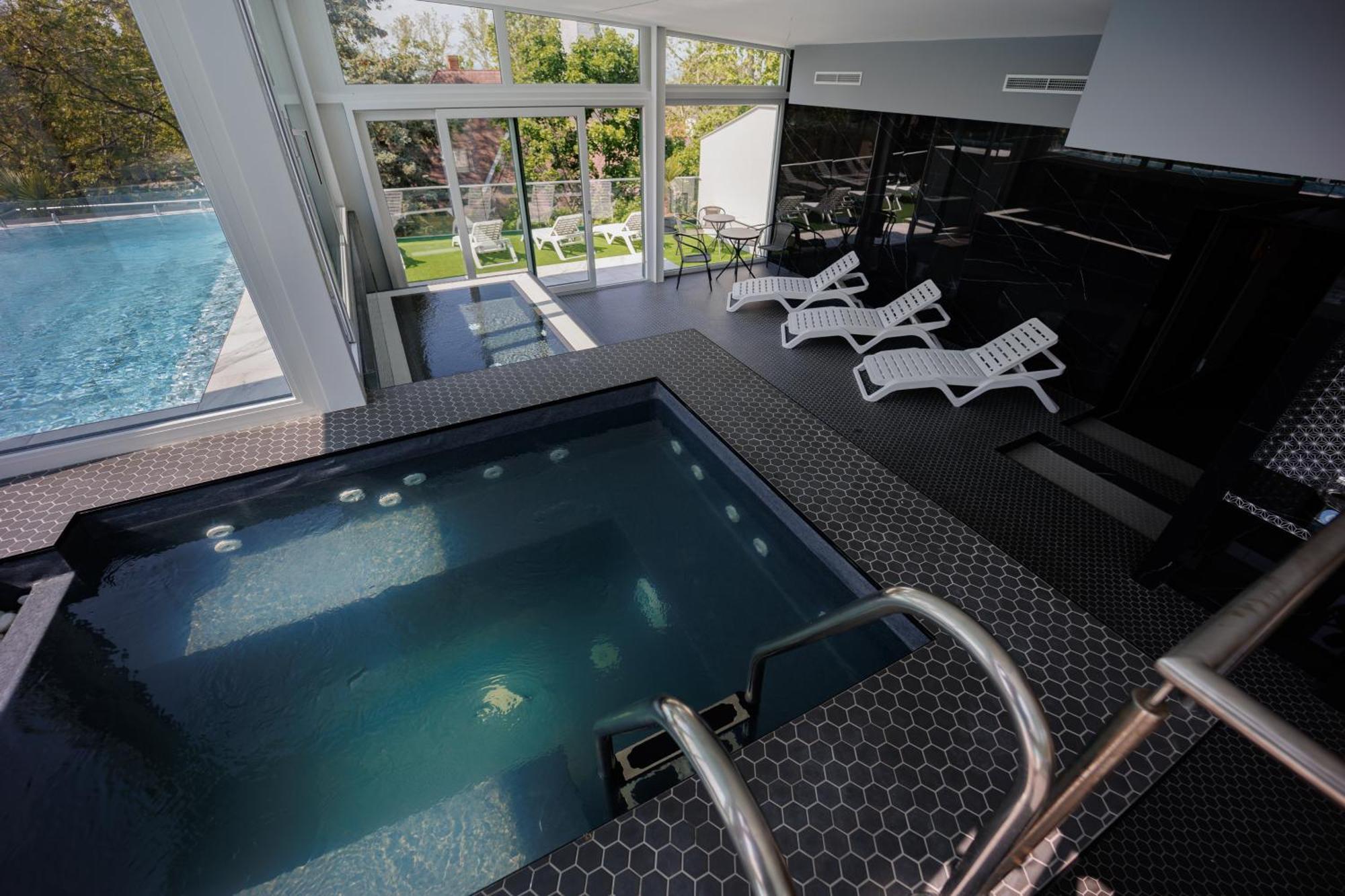 Villa Bauhaus Wellness Apart-Hotel Siófok Zewnętrze zdjęcie